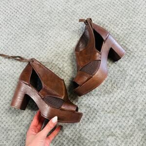 JUICY COUTURE CHUNKY FAUX LEATHER PLATFORM BOHO STRAPPY HEEL 8.5